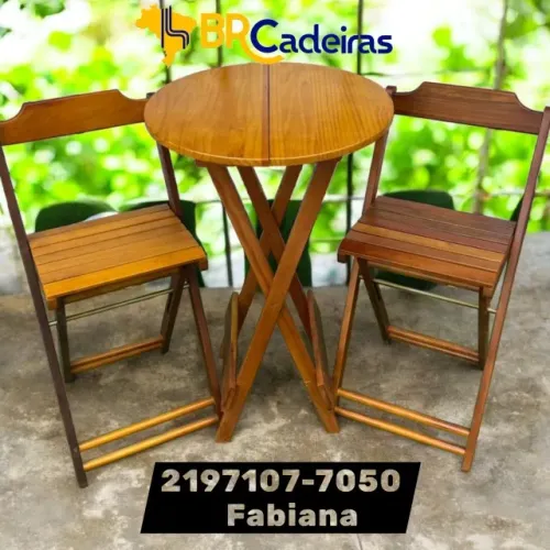 Mesa alta com 2 cadeiras dobraveis