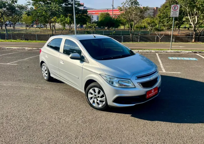 Chevrolet Onix Hatch LT 1.0 8V Flex Mec. 4P 2013