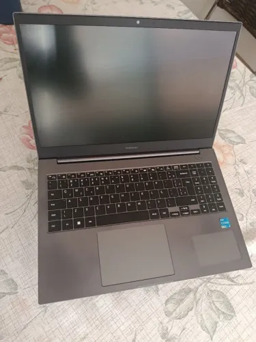 Notebook Samsung 8gb Ram --- 250 gb ssd processador i5  geração 11  . Placa  vídeo íris xe