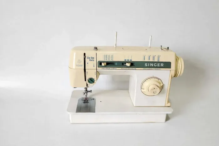 Máquina Singer Zig Zag 16 Plus