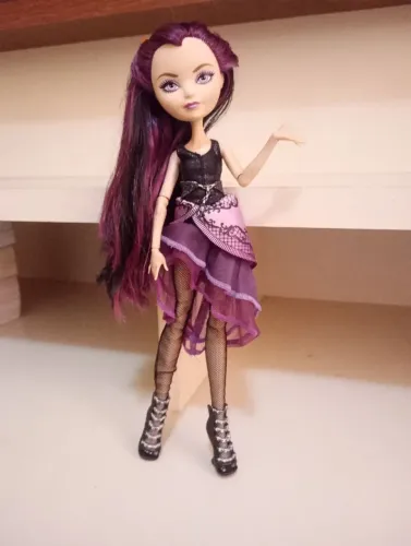 Raven Queen ever after high 