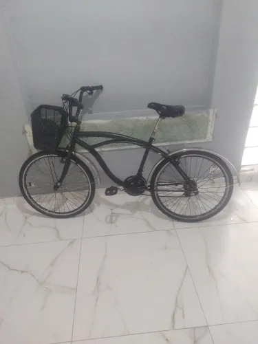 Bike Aro 26 com marcha e cestinho em bom estado!!