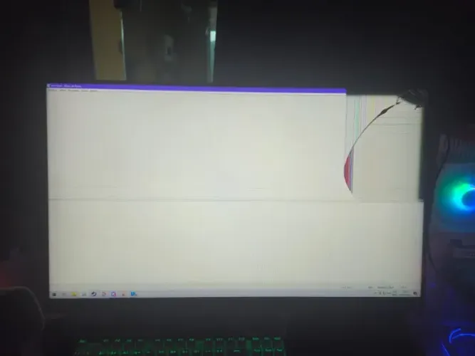 Monitor Gamer LG Ultragear 24'' 144Hz 1ms Full HD Tela quebrada