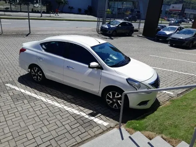 Nissan Versa Unique 1.6 16V Flexstart 4P Aut. 2017