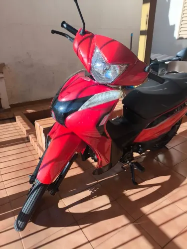 Vendo moto nova único dono!