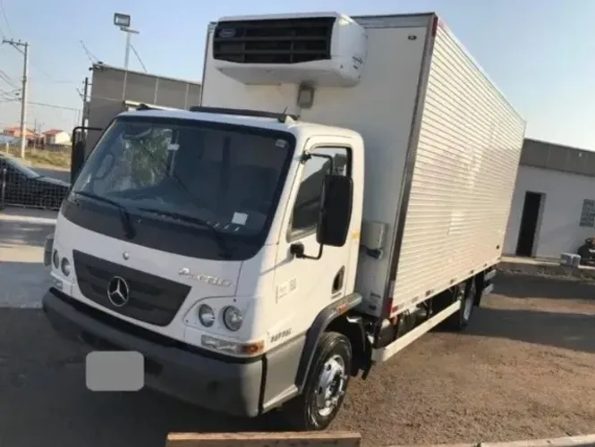 mb accelo 1016 bau refrigerado.
