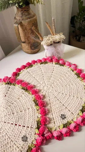 Roupa de mesa de crochê tulipas