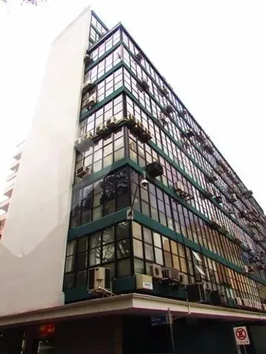 Sala na Praça Dom Feliciano, excelente localização junto á Santa Casa.