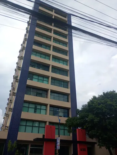 Aluga-se Sala Comercial - Prédio Premier