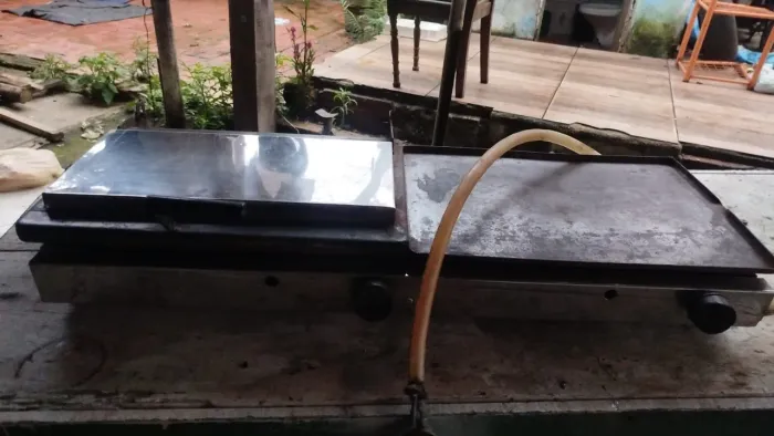 Chapa média a gás acompanha cano e válvula
