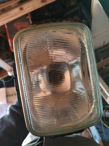 Farol de Titan/Cg 99 acredito que de em outras motos também.