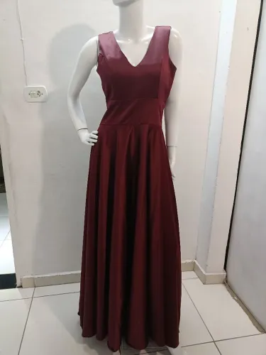 Vestido de festa marsala Tam M, regata, com bolso e bojo.
