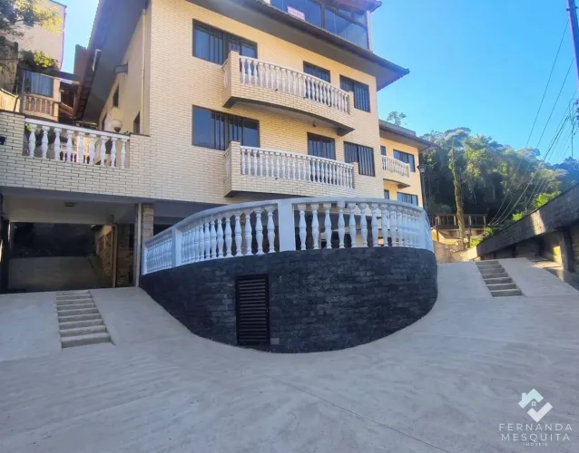 Apartamento de Frente com 1 Quarto e Varanda no Quarteirão Ingelheim - Petrópolis/RJ