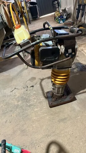 Compactador CS-73