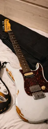 Troco por guitarra com Floyd rose