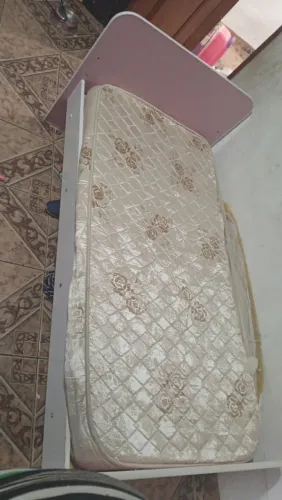 Cama e colchão infantil