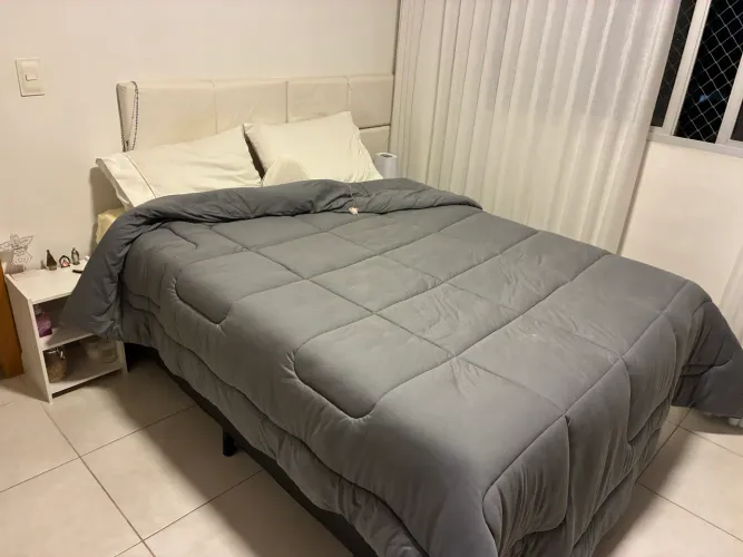 Cama box de casal + 2 criados + cabeceira