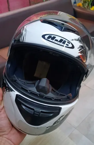 Capacete HJC em ótimo estado