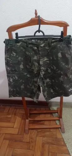 Bermuda camuflada 