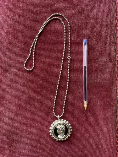 Antigo Colar em metal prateado (ref:140)