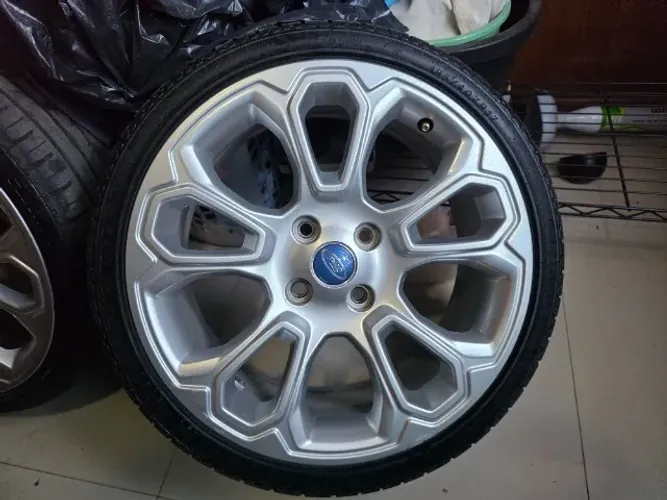 Roda Ecosport Titanium Aro 17 Pneus 195/40ZR17 em ótimo estado - R$3.600,00 4xRodas/Pneus