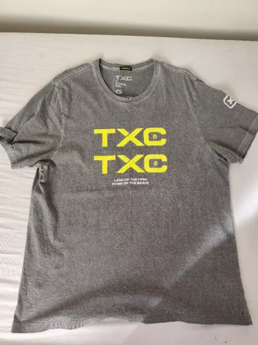Camisetas masculinas M e G usadas