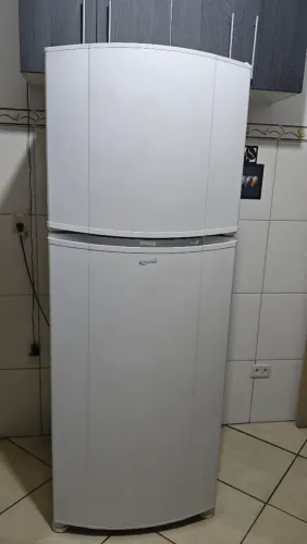 Geladeira Consul 437 litros bem conservada,comprada nova por único dono,nunca consertada.