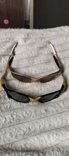 Juliete corveta e xmetal 150 cada faço 120 a Pretão pois tá com detalhe em 1 lente