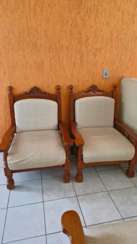 Sofá de Madeira Maciça + 2 Poltronas <br>