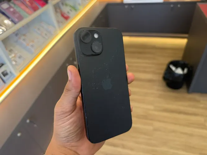 iPhone 15 128GB Preto Bateria 80% Fundo Trincado 