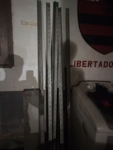 Vendo uma prateleira de aço 