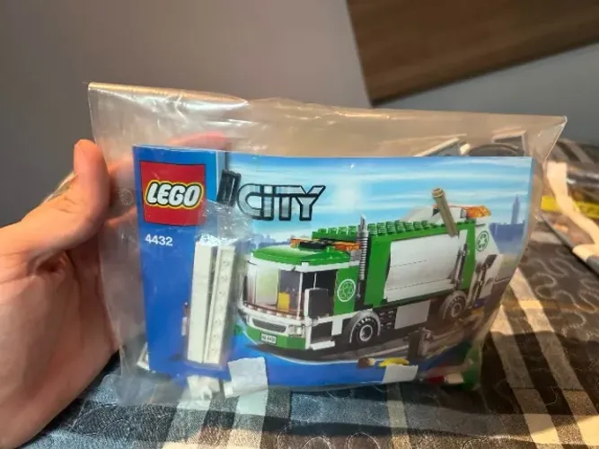 Lego City Caminhão de lixo 212 peças Seminovo 