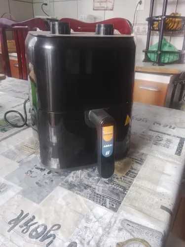 Vendo uma AirFryer 220 uso exclusivo para cozinha.