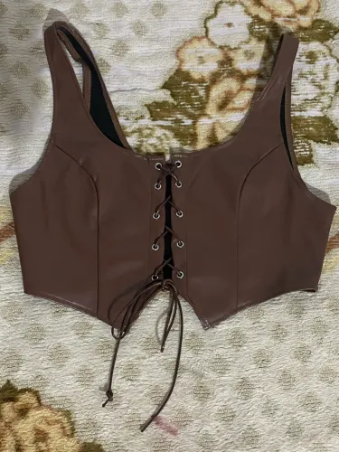 Cropped de couro amarração 
