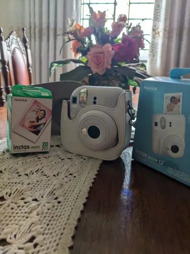 Instax Mini 12 + Case + 12 fotos