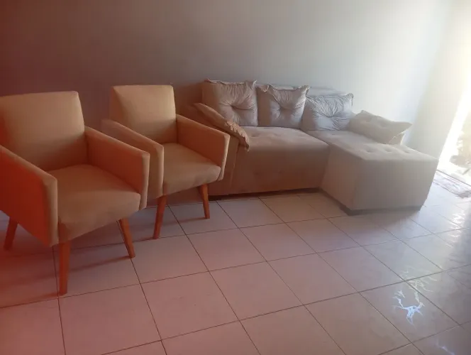 Conjunto de sofá acompanha 2 poltronas 