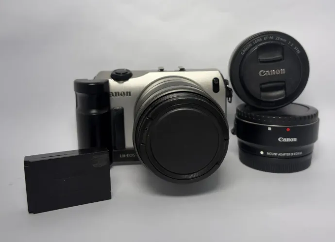 Câmera Mirrorless Cânon EOS-M Kit 