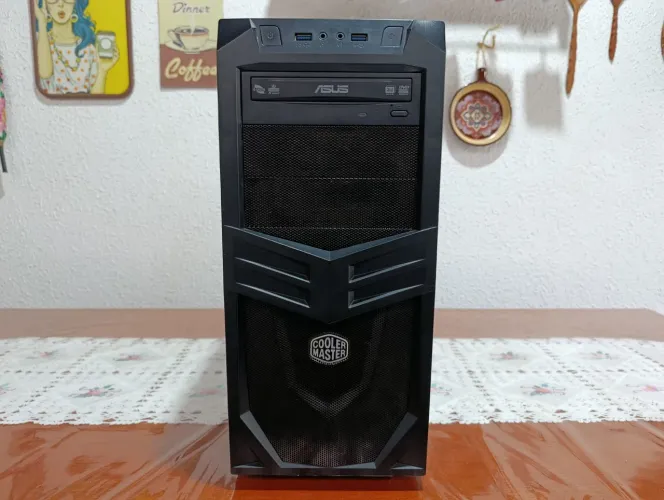 Computador Desktop para jogos e trabalho.
