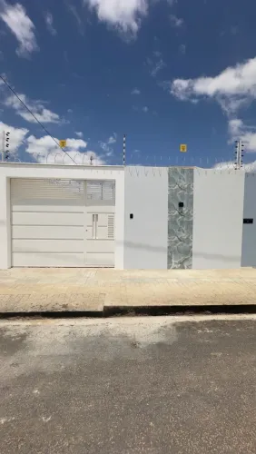 CASA DE ESQUINA COM QUINTAL VALE DO GRANDE RIO