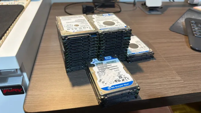 Sucata HDs para retirada peças/reciclagem