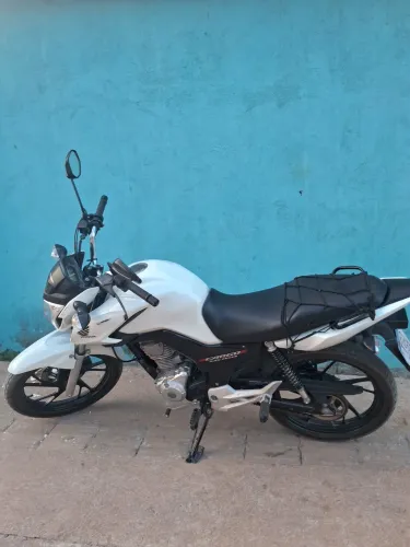 *88 Vendo moto placa vermelha semi nova ,unico dono 2024.