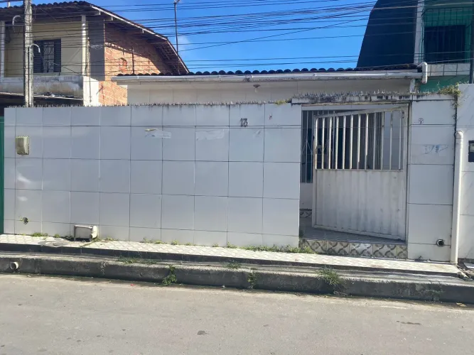 Vendo casa localizada no tabuleiro martins