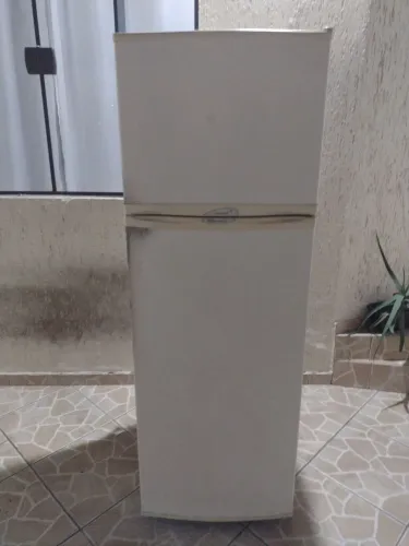 Vendo geladeira e microondas