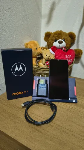 Celular Moto E13 (novo na caixa).