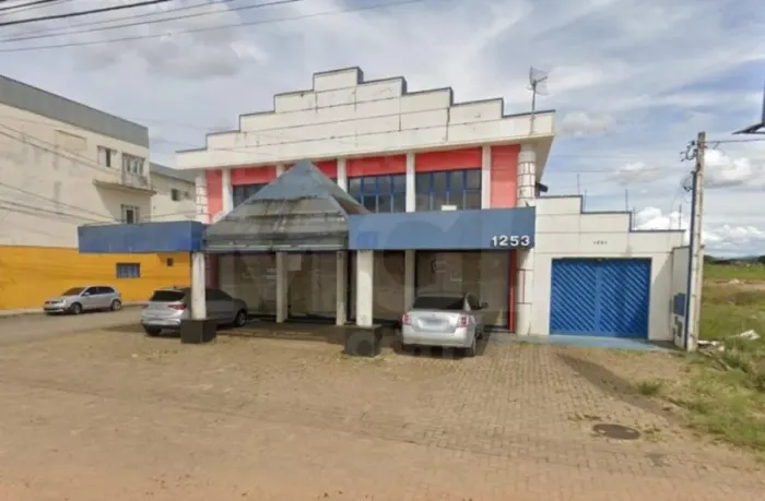POUSO ALEGRE/MG Barracão comercial e respectivo lote no bairro Santa Lúcia