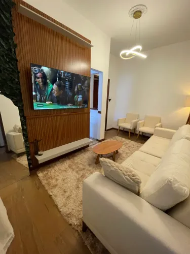 Painel para TV MDF Amadeirado com Prateleira Suspensa