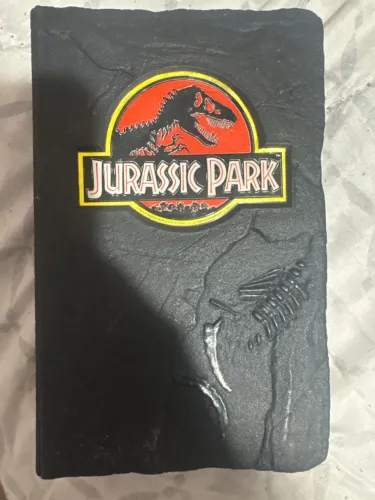 Fita VHS Jurassic Park - Edição Especial Estojo Rocha / Fóssil em Relevo