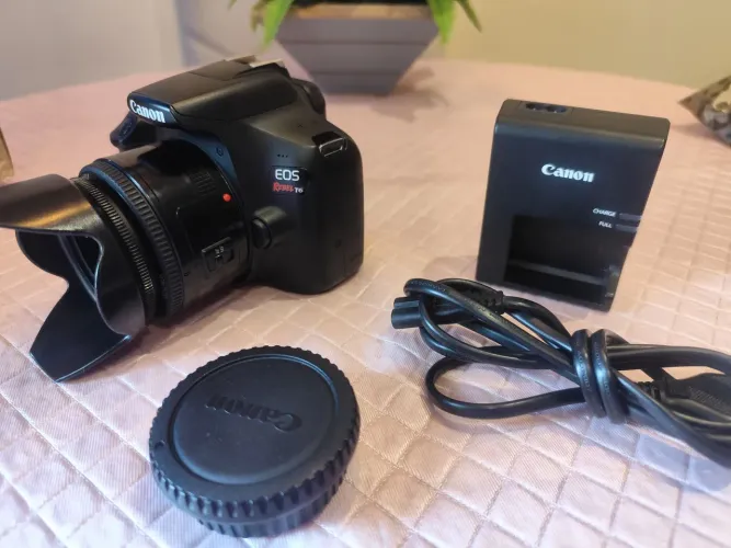 Camera Canon T6 e lente 50mm 1.8