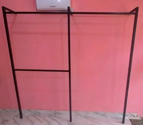 Arara Reforçada para Loja (2 Metros) - Preta,novíssima !