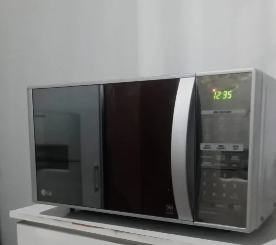 Microondas LG 30l  espelhado excelente estado. 